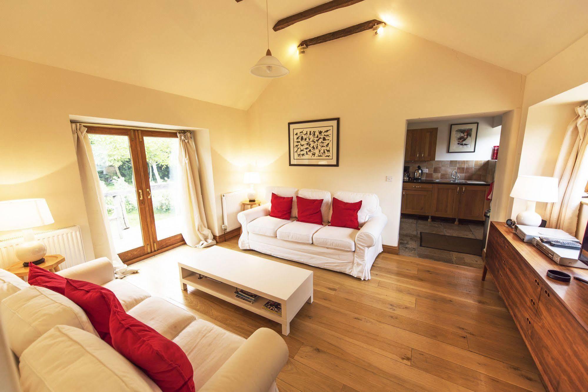 Whitley Coach House Villa Exterior photo