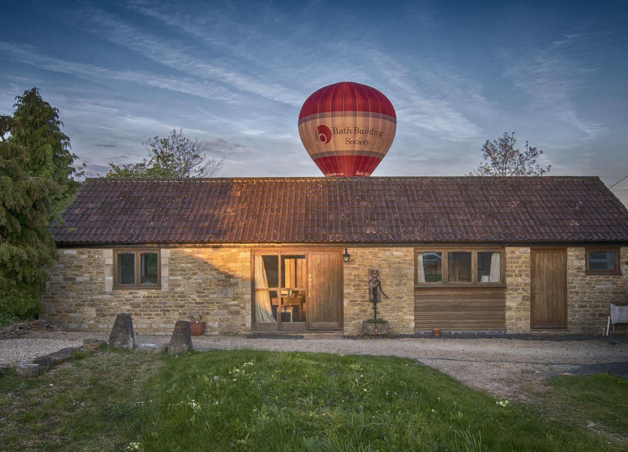 Whitley Coach House Villa Exterior photo